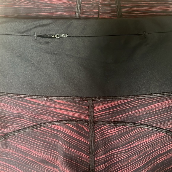 ❤️‍🔥Lululemon Run The Day Crop (23”) *Nulux
Low Tide Blush Berry Black / Black - Picture 9 of 11